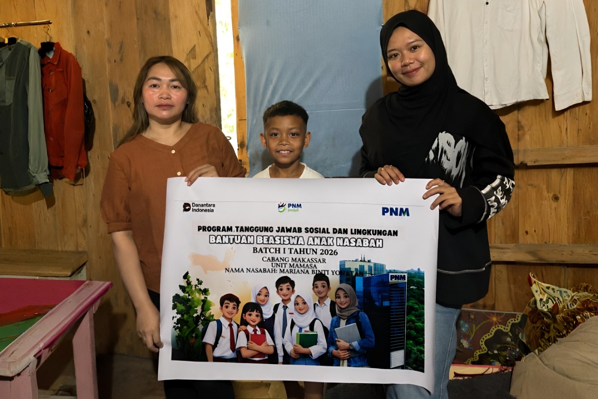 Mariana ibu penerima banuan usaha dan beasiswa anak dari PNM Unit Mamasa.