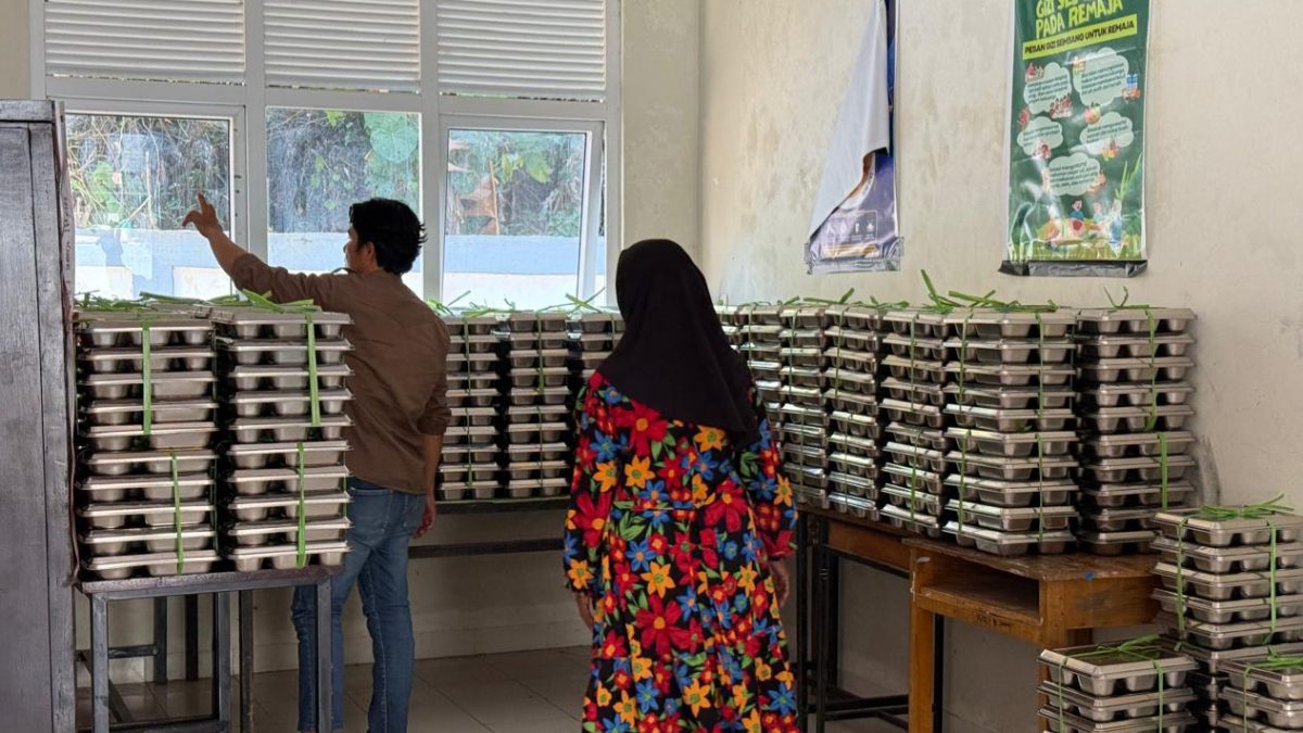 SPPG Karema 1 Mamuju Layani 3.221 Porsi MBG, Pastikan Makanan Aman dan Bergizi