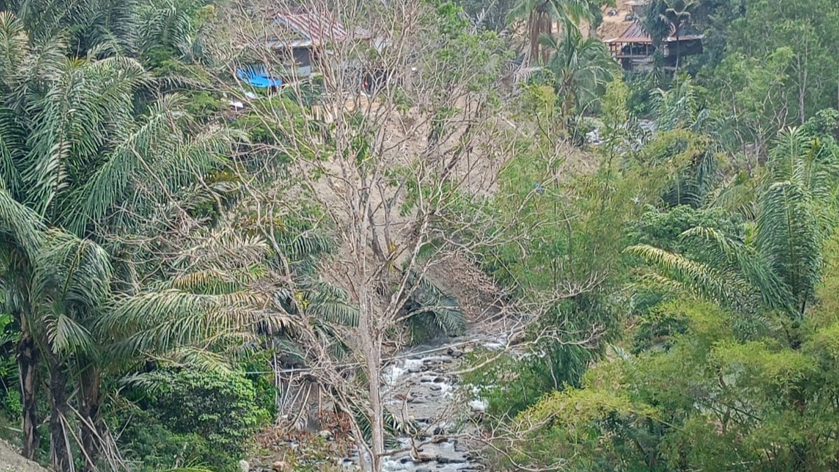 Material Dibuang ke Sungai