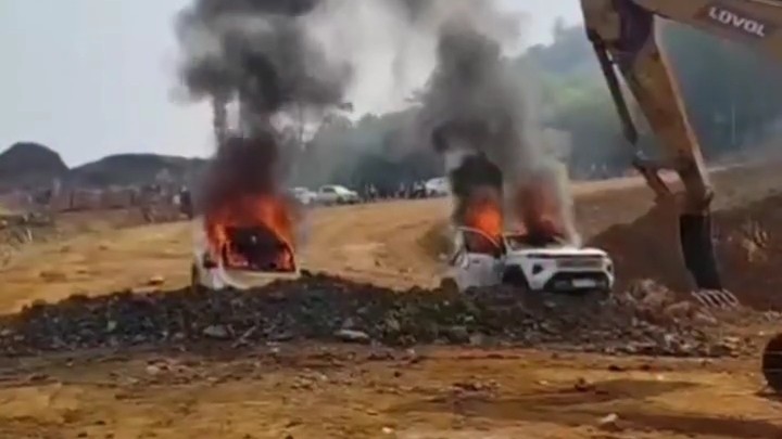 Mobil operasional PT Askon dibakar